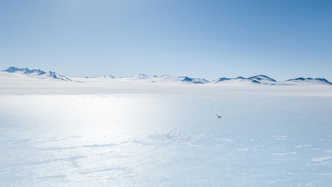 Fieldwork mission to Union Glacier, Antarctica 2022, in collaboration with antarcitca.cl (Universidad de Santiago Chile, USACH). © José Jorquera