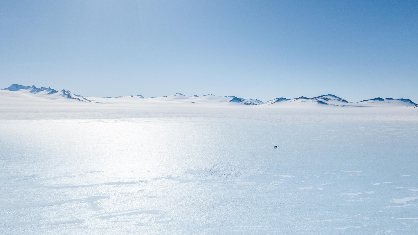 Mission de terrain au glacier Union, Antarctique 2022, en collaboration avec antarcitca.cl (Universidad de Santiago Chile, USACH). © José Jorquera