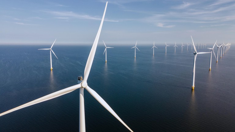 Une fois installée, une éolienne peut fonctionner une vingtaine d'années. © iStock EPFL