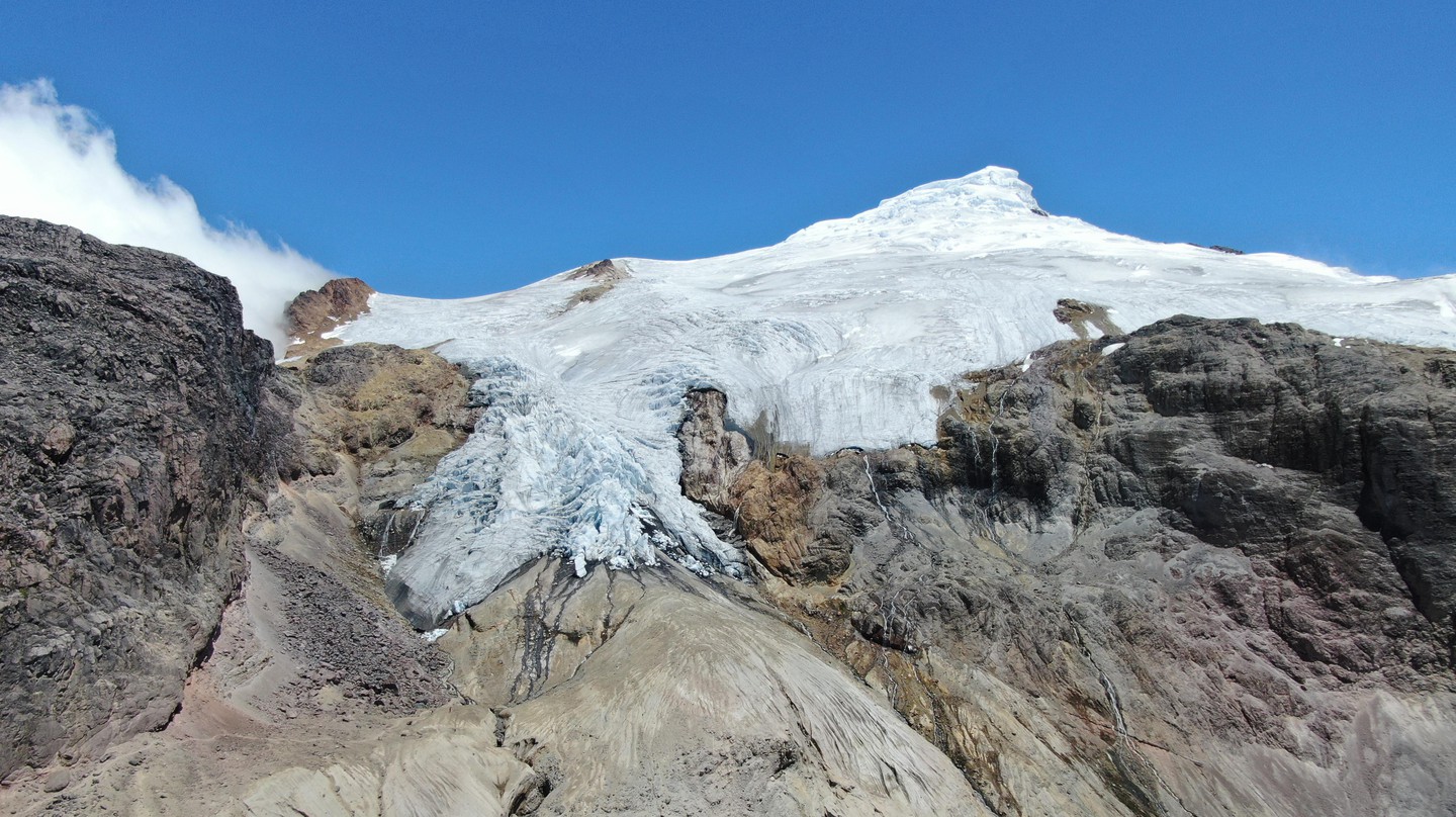 Un glacier en Equateur étudié par l'équipe de "Vanishing Glaciers".©2024 EPFL/Vincent de Stark