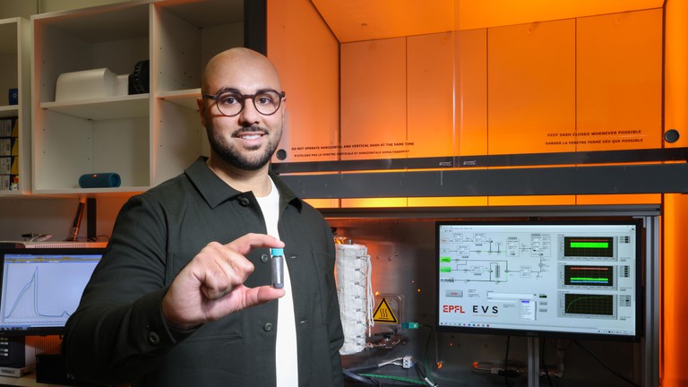 Kevin Turani-I-Belloto has developed a low-cost method for breaking down ammonia to produce hydrogen. © 2024 EPFL/Alain Herzog - CC-BY-SA 4.0
