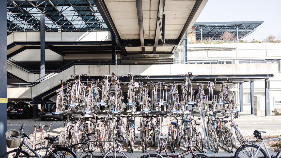 Racks à vélo © 2023 EPFL / Niels Ackermann, Lundi13