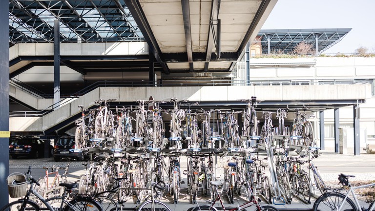 Bike racks © 2023 EPFL / Niels Ackermann, Lundi13