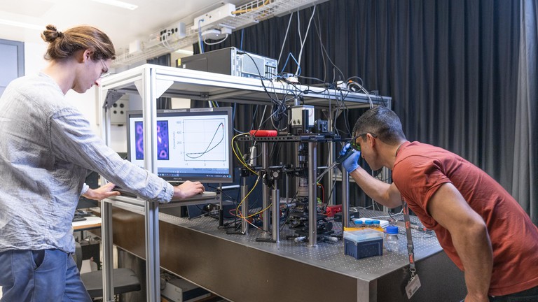 Co-authors Nathan Ronceray and Théo Emmerich © Titouan Veuillet / EPFL CC BY SA