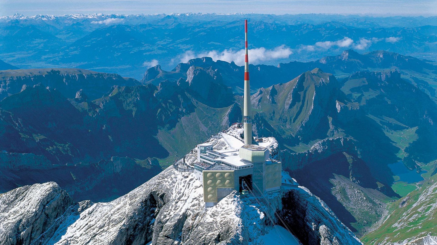 La tour au sommet du Säntis dans le nord-est de la Suisse © EMC EPFL CC BY SA