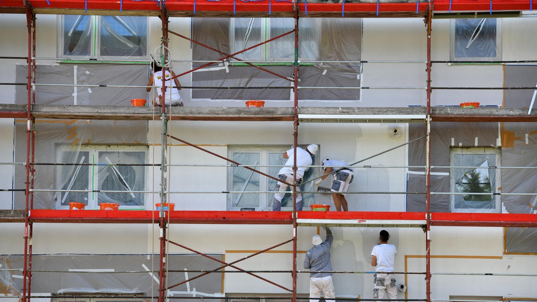 Renovate buildings instead of tearing them down is the first recommendation of Sascha Nick, EPFL scientist.© Istock/Spitzt