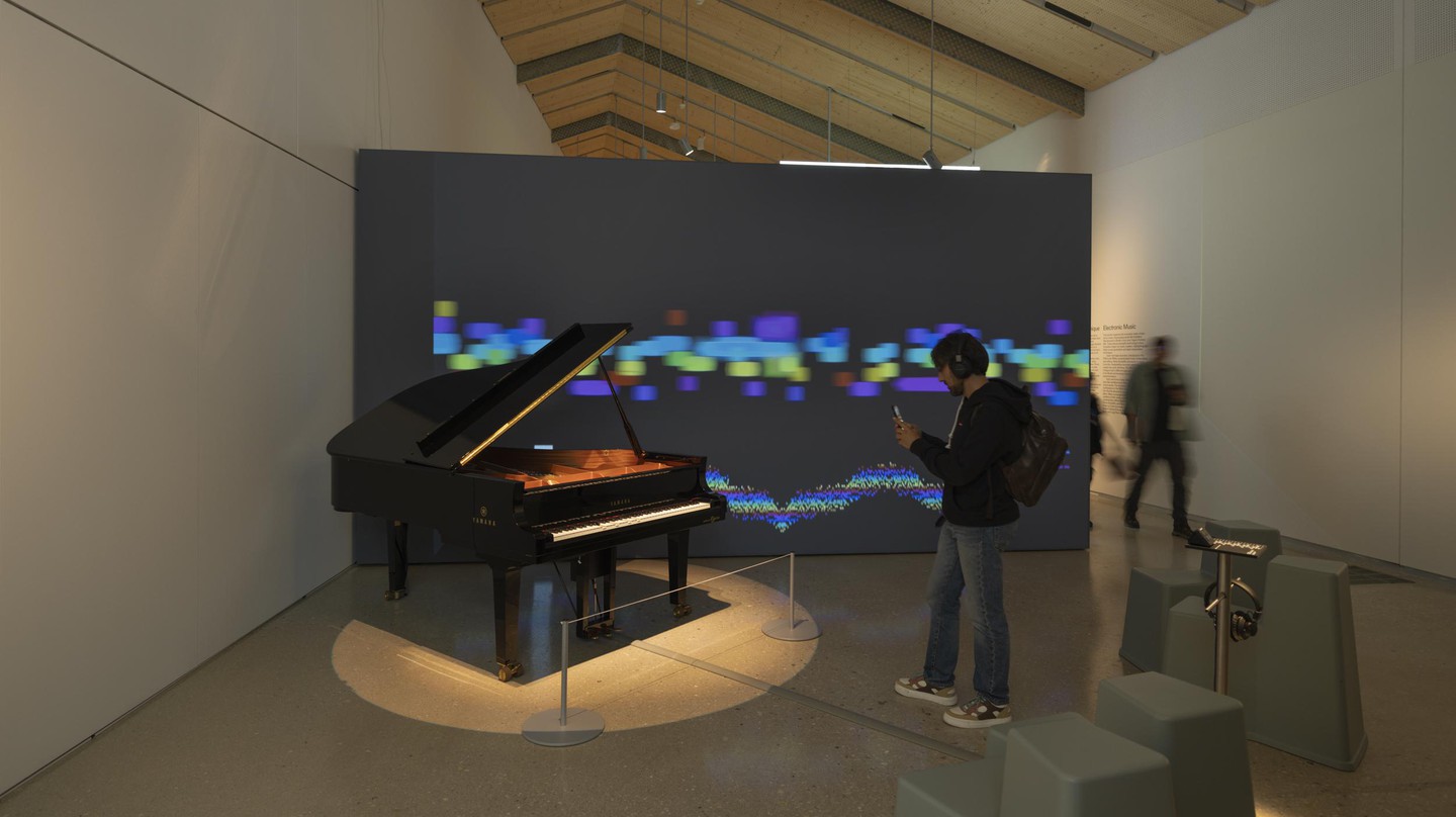 L’exposition offre une plongée immersive dans l’histoire commune de la musique et de la pensée algorithmique.2024 EPFL/Julien Gremaud - CC-BY-SA 4.0