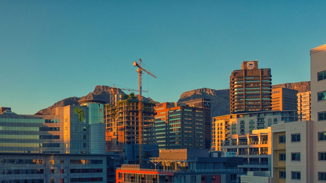 Vue d'immeubles en construction à Cape Town, Afrique du Sud © Rohan Reddy/ Unsplash