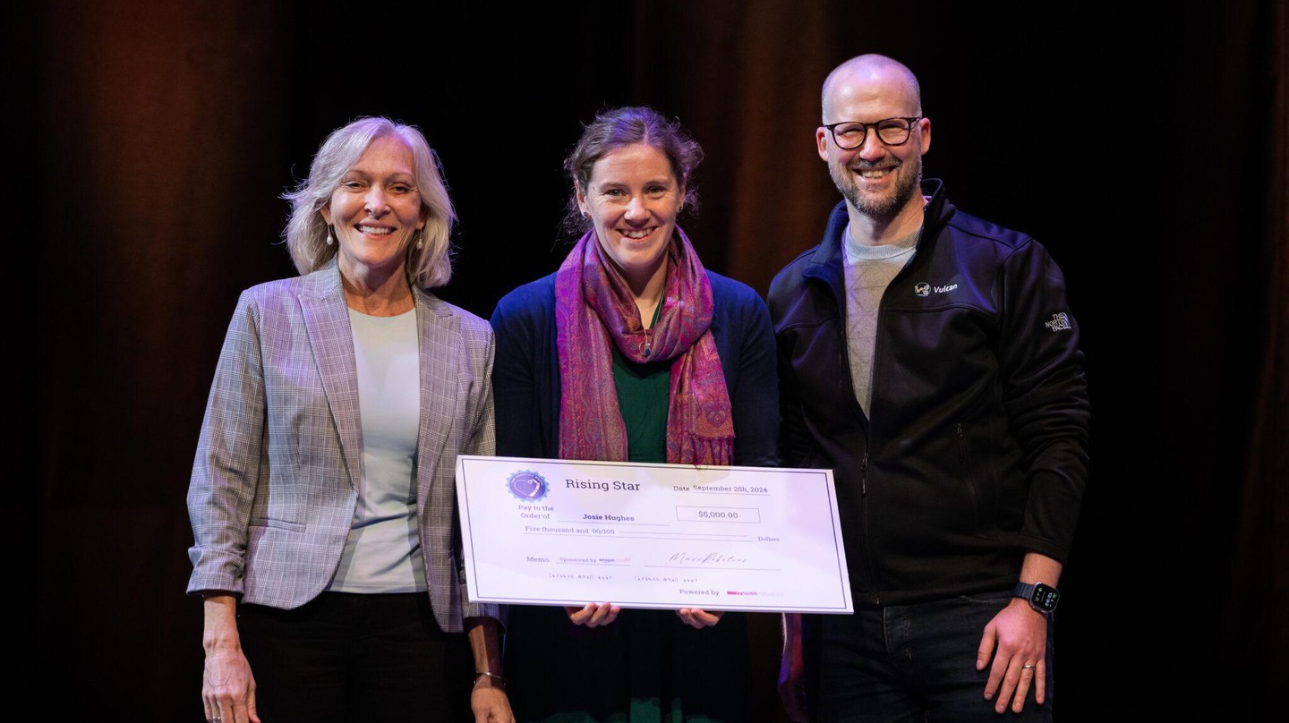 Josie Hughes (center) with MassRobotics cofounder Joyce Sidopoulos (left) and Ingmar Posner of the University of Oxford (right) © MassRobotics