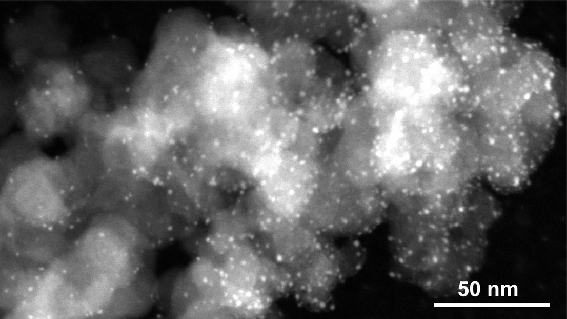 Copper-cluster catalysts on activated carbon. Credit: Cedric Koolen (EPFL) Copper-cluster catalysts on activated carbon. Credit: Cedric Koolen (EPFL)