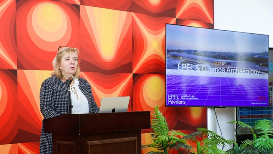 Marie Carrard, Head of Exhibitions and Programmes at EPFL Pavilions, in front of the Chinese press at the presentation of the exhibition.