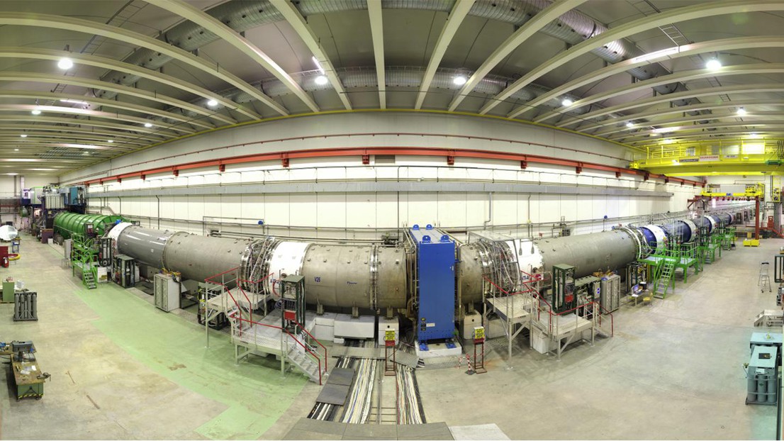 Longue de près de 270 mètres, l’expérience NA62 occupe les cavernes TCC8 et ECN3 de la zone Nord du CERN. (Image: M.Brice/CERN)