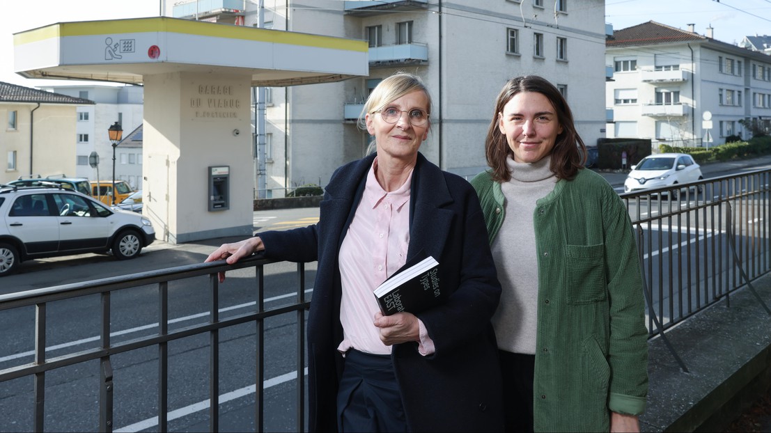 Anjy Fröhlich and Lara Monti in front of a dismanteled filling stations. © Alain Herzog / 2024 EPFL Anjy Fröhlich and Lara Monti in front of a dismanteled filling stations. © Alain Herzog / 2024 EPFL