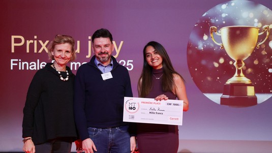 Gisou van der Goot, Présidente du jury, avec Prof. Brian McCabe et la lauréate Medha Raman © 2025 EPFL