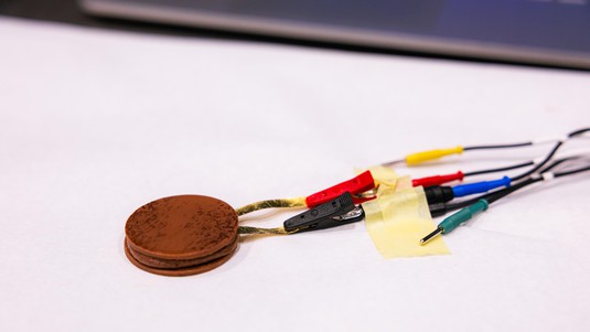 Edible dark chocolat battery - 2025 EPFL/Jamani Caillet - CC-BY-SA 4.0