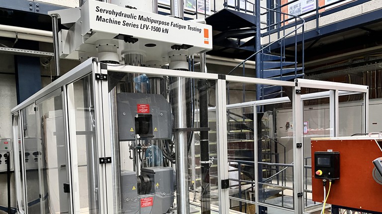 LFV-1500 dynamic testing machine © 2025 EPFL