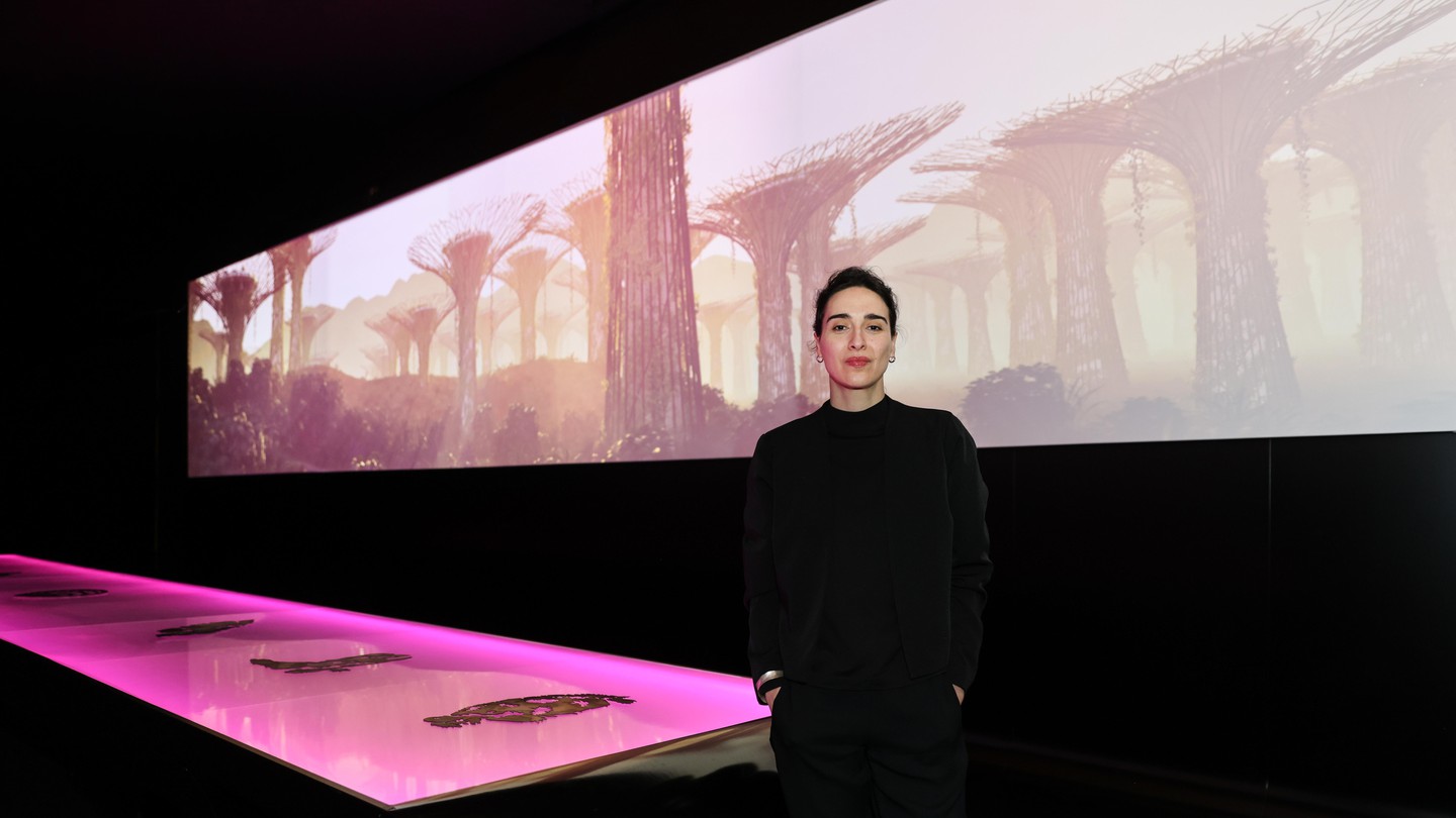 Giulia Bini at the exhibition "Staring at the Sun" by artist-in-residence Alice Bucknell. © 2025 EPFL/Murielle Gerber - CC-BY-SA 4.0