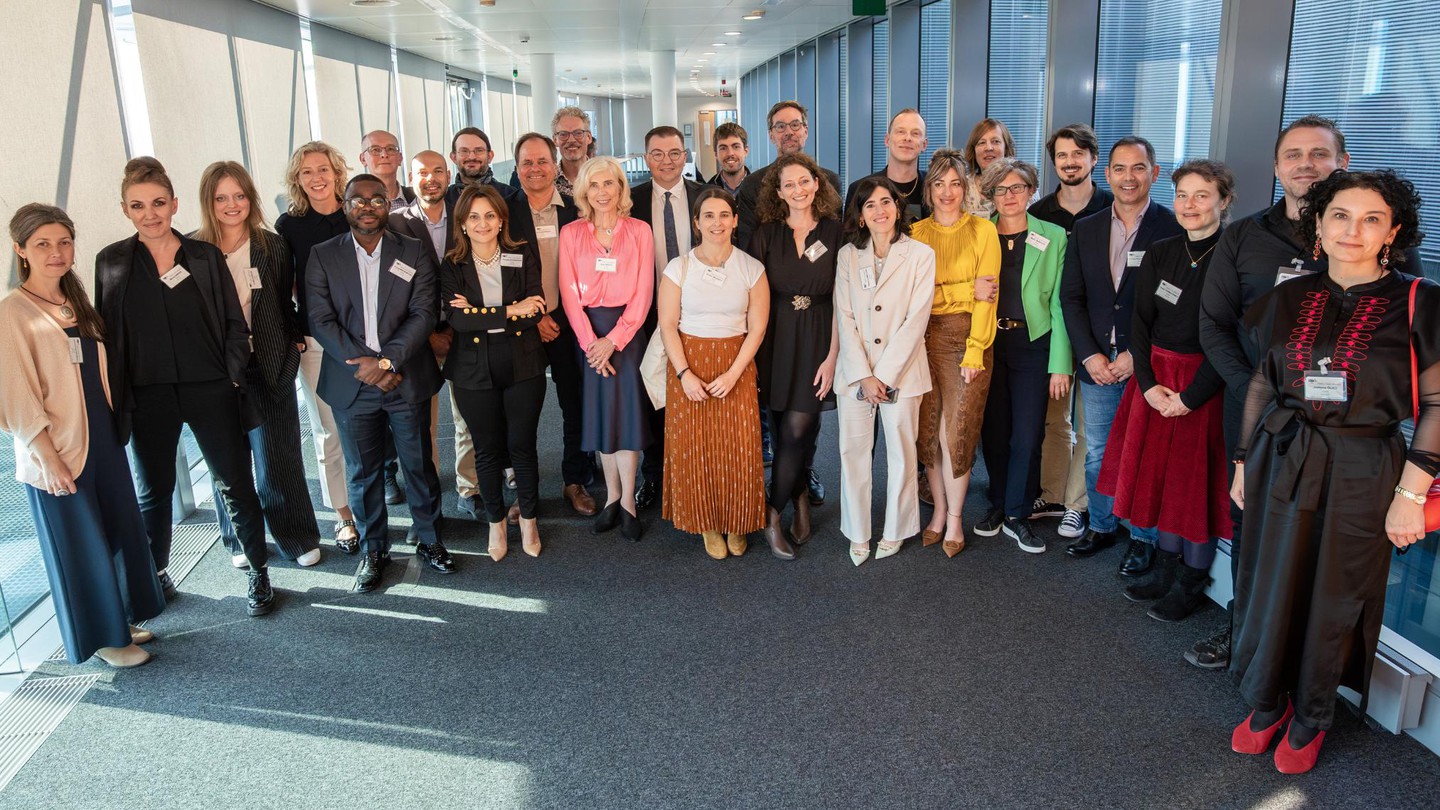 Adrian ionescu, 6th from left, leads EPFL's NanoLab. © ERC