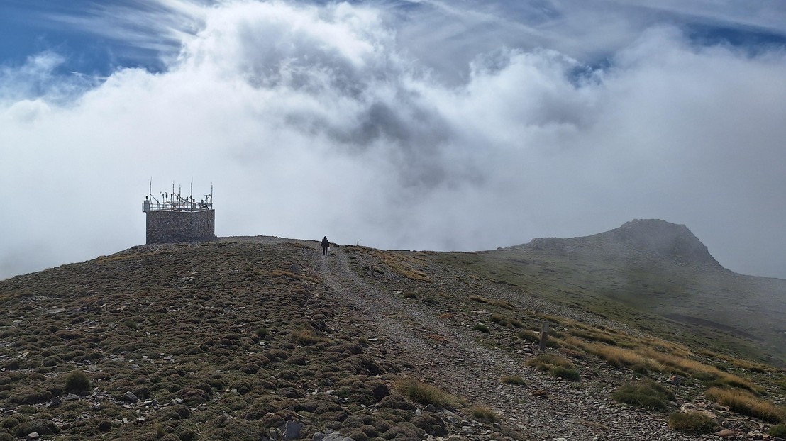 L’étude considère des échantillons d’air et leur contenu biologique, prélevés au mont Chelmós, dans une région alpine en Grèce. 2025 CleanCloud/EPFL CC-BY-SA 4.0 L’étude considère des échantillons d’air et leur contenu biologique, prélevés au mont Chelmós, dans une région alpine en Grèce. 2025 CleanCloud/EPFL CC-BY-SA 4.0