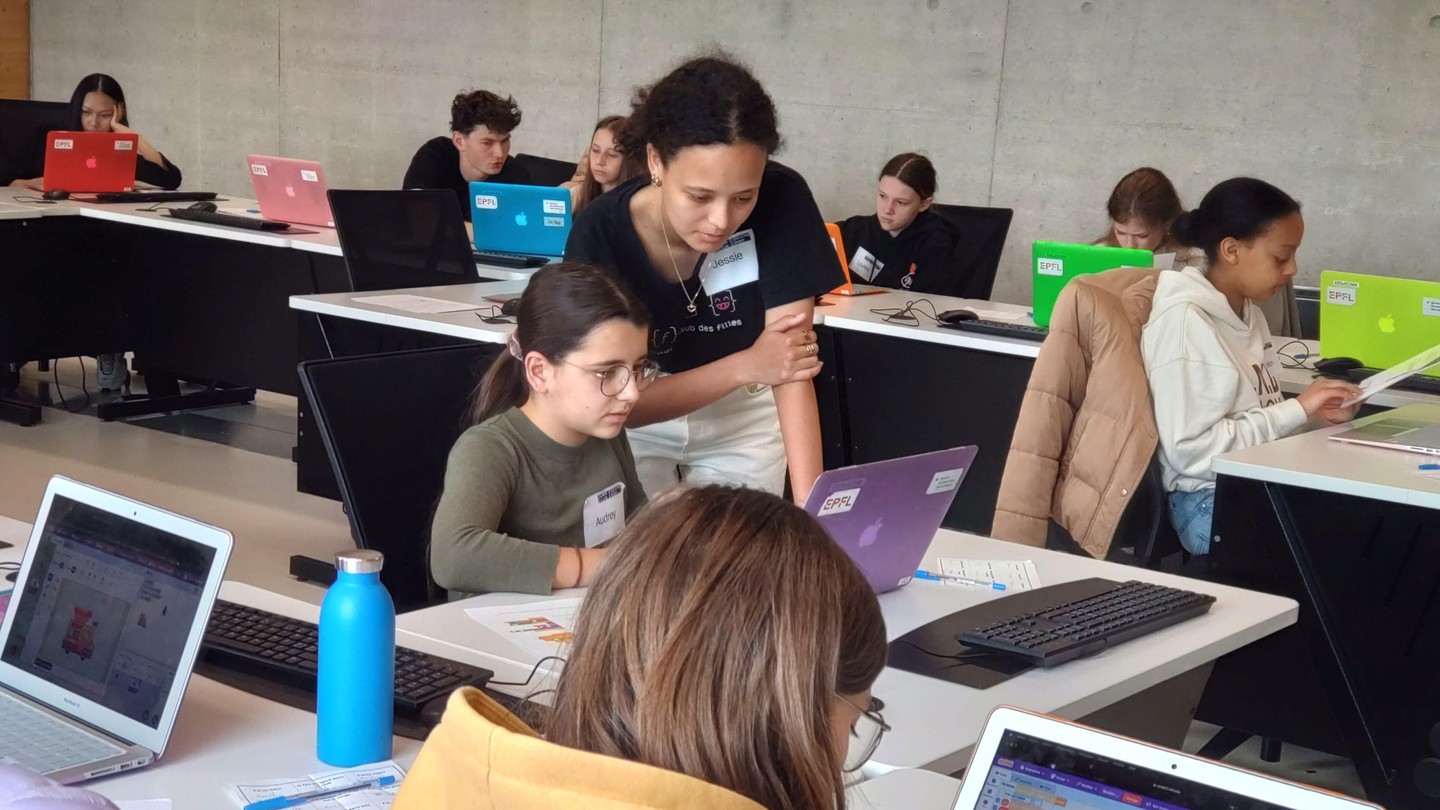 © 2025 EPFL Jura Coding Camp Coding club des filles