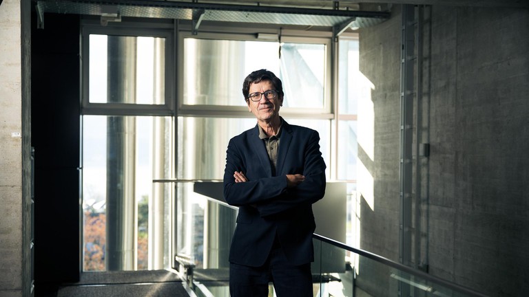 Dominique Foray, professeur honoraire de l’EPFL, détaille les enjeux actuels autour de l’innovation dans son dernier ouvrage. © Thomas Baumann