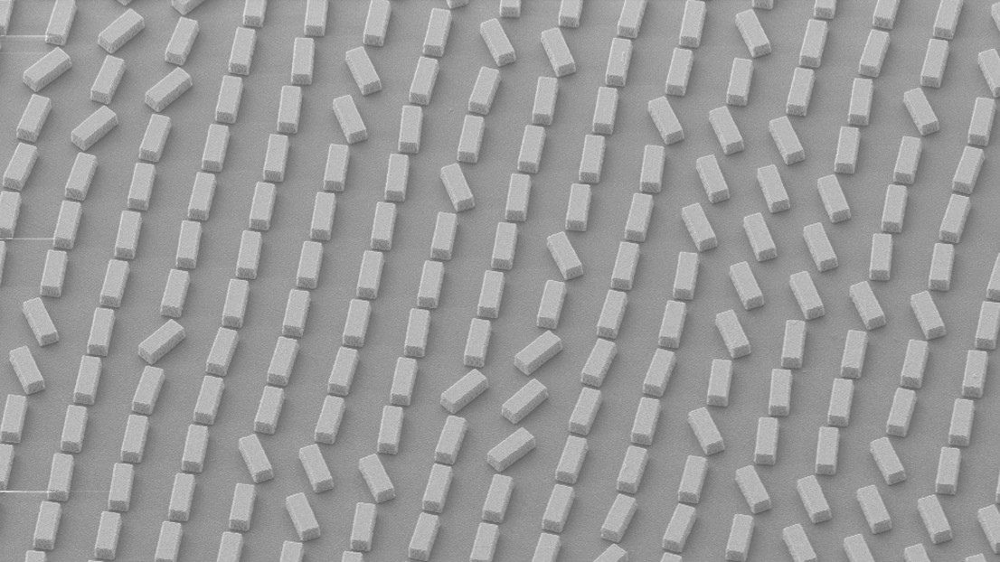 光がカイラルメタサーフェスに隠された秘密を解明（Light reveals secrets encoded in chiral metasurfaces）