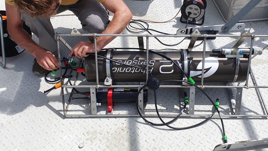 Sense Engineer Hugo Cruz preparing the SubOcean © 2025 EPFL/ Koami Gafan