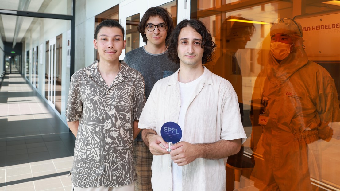 Leo Sierra, Tom Herrmann, Alexandros Dellios with the help of a PhD student in the clean room. 2025 EPFL/Alain Herzog - CC-BY-SA 4.0