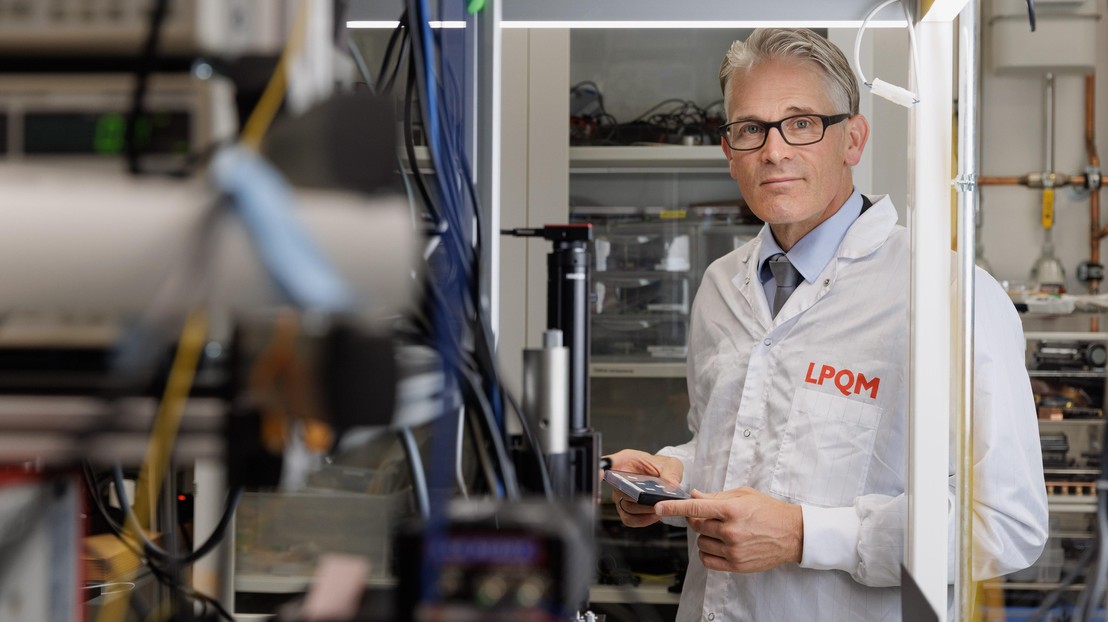 EPFL physicist Tobias J. Kippenberg has been awarded the Marcel Benoist Swiss Science Prize 2025. ©Daniel Rihs