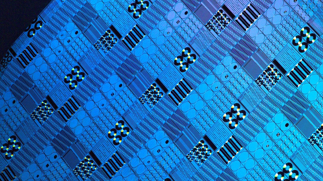 A silicon wafer. Credit: EPFL Laboratory of Photonics and Quantum A silicon wafer. Credit: EPFL Laboratory of Photonics and Quantum