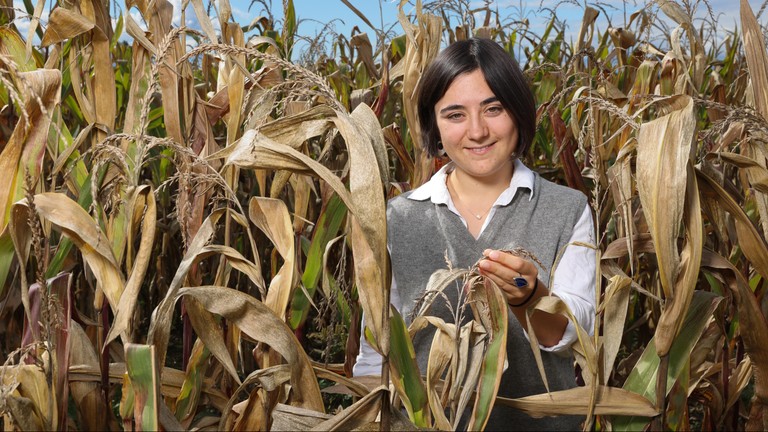 Pour son projet de Master, Juliette Salles a décidé de se projeter dans le futur. 2025 EPFL/Alain Herzog - CC-BY-SA 4.0 Pour son projet de Master, Juliette Salles a décidé de se projeter dans le futur. 2025 EPFL/Alain Herzog - CC-BY-SA 4.0