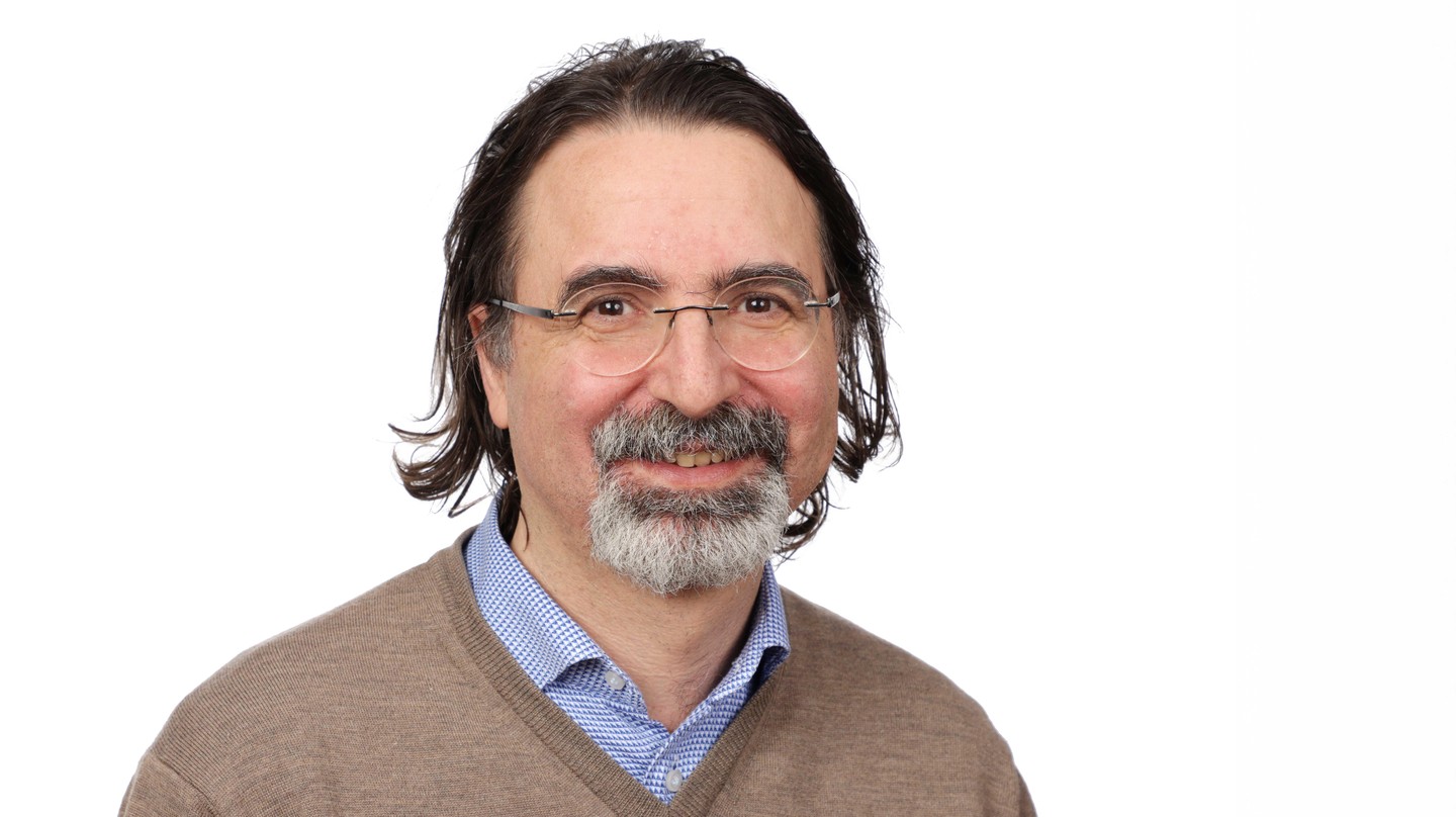 Francesco Stellacci won 2025 best teacher award for the materials science and engineering section. 2025 EPFL/Alain Herzog - CC-BY-SA 4.0