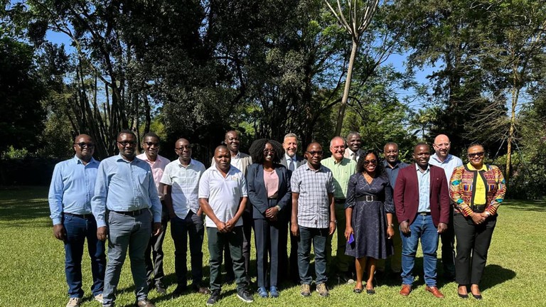 Délégation à la résidence de l'ambassadeur suisse, où le professeur Carrara s'est entretenu avec des universitaires et des acteurs du secteur industriel. © 2025 EPFL