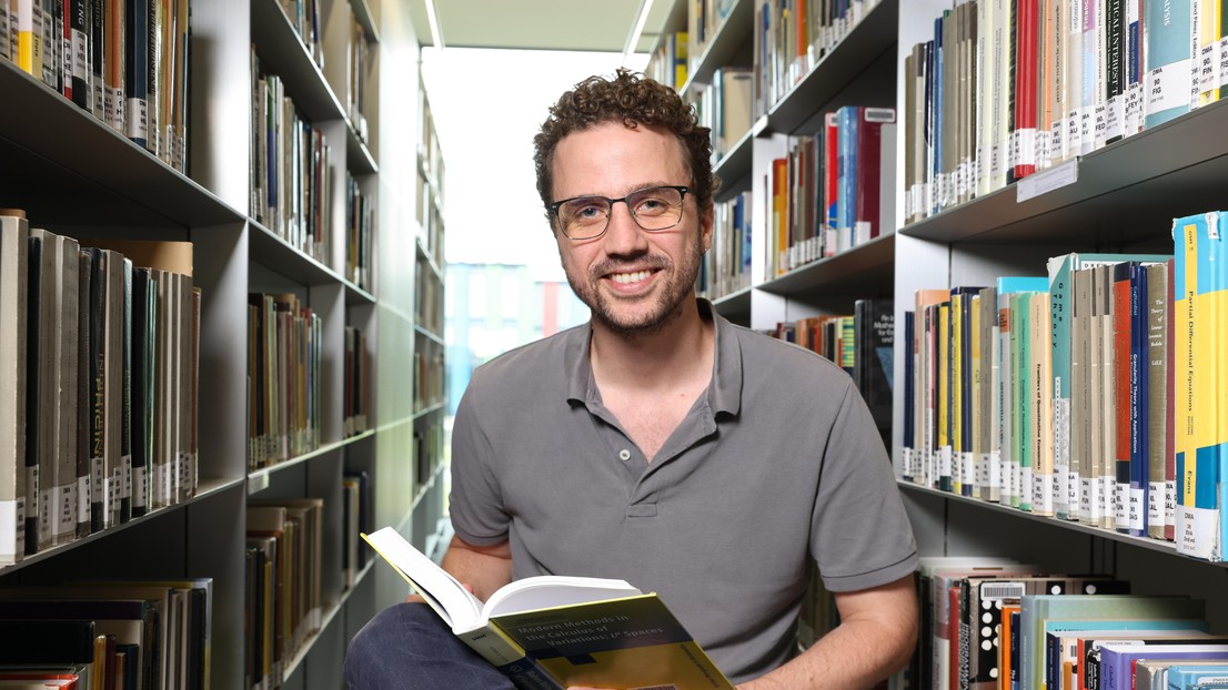 David Strütt was recently named the best teacher for the mathematics section in 2025 - 2025 EPFL/Alain Herzog - CC-BY-SA 4.0