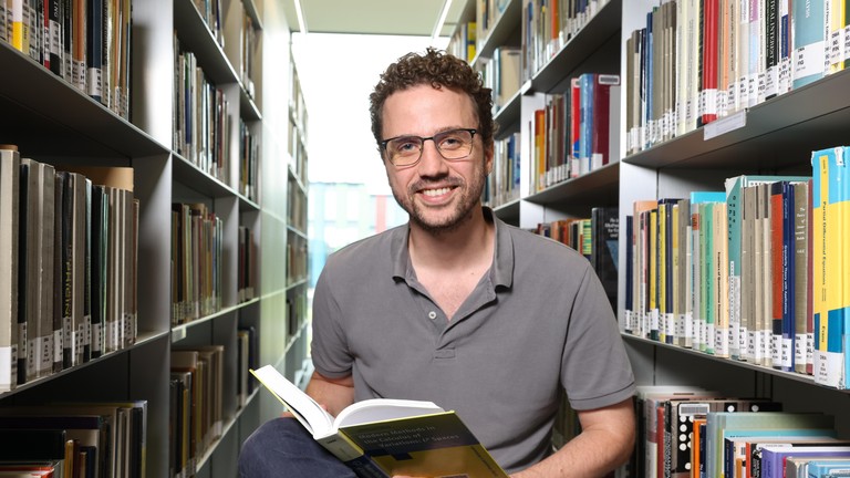 David Strütt, meilleur enseignant 2025 de la Section de mathématiques (SMA) de l’EPFL  2025 EPFL/Alain Herzog - CC-BY-SA 4.0