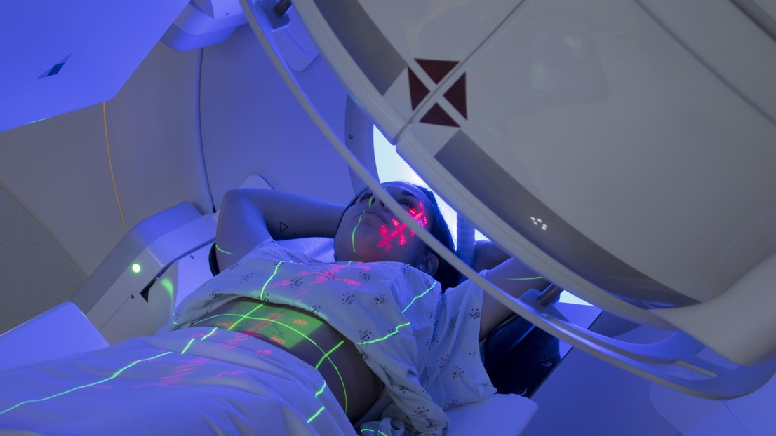 陽子線治療を高精度化する新しい粒子制御・検出技術 (Better particle control facilitates cancer therapy)