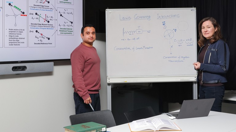 Vinay Sharma et Olga Fink, du Laboratoire IMOS, ont développé une IA capable de simuler des systèmes complexes tout en respectant les lois fondamentales de la physique © 2026 Alain Herzog