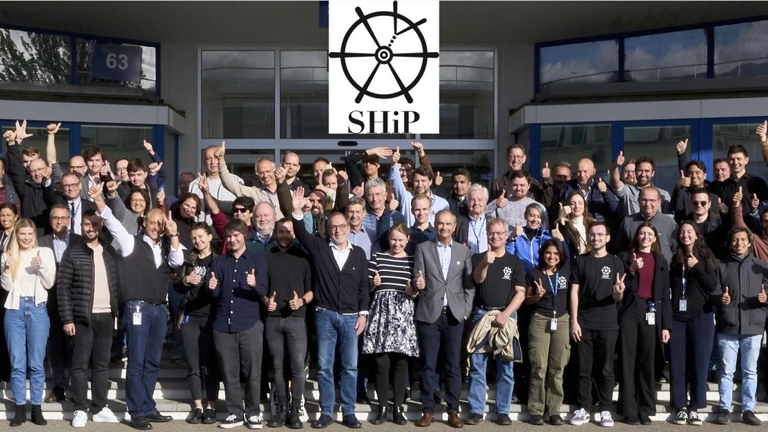 La collaboration SHiP au CERN autour de la professeure Lesya Shchutska (au premier rang, au centre). Le professeur Mikhail Shaposhnikov se trouve derrière, au deuxième rang. © 2024-2026 CERN