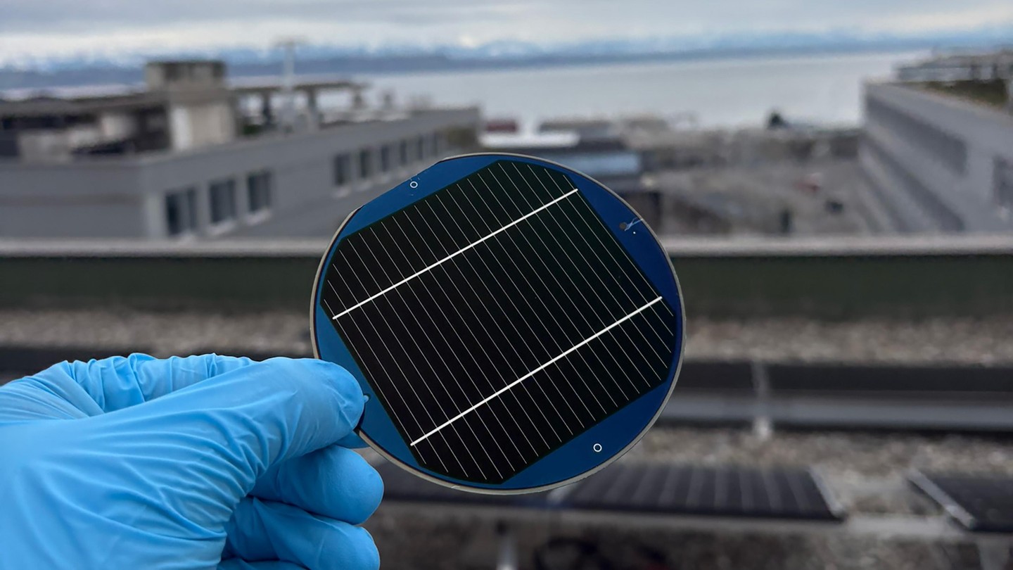 The triple-junction solar cell (54 cm2). © Kerem Artuk