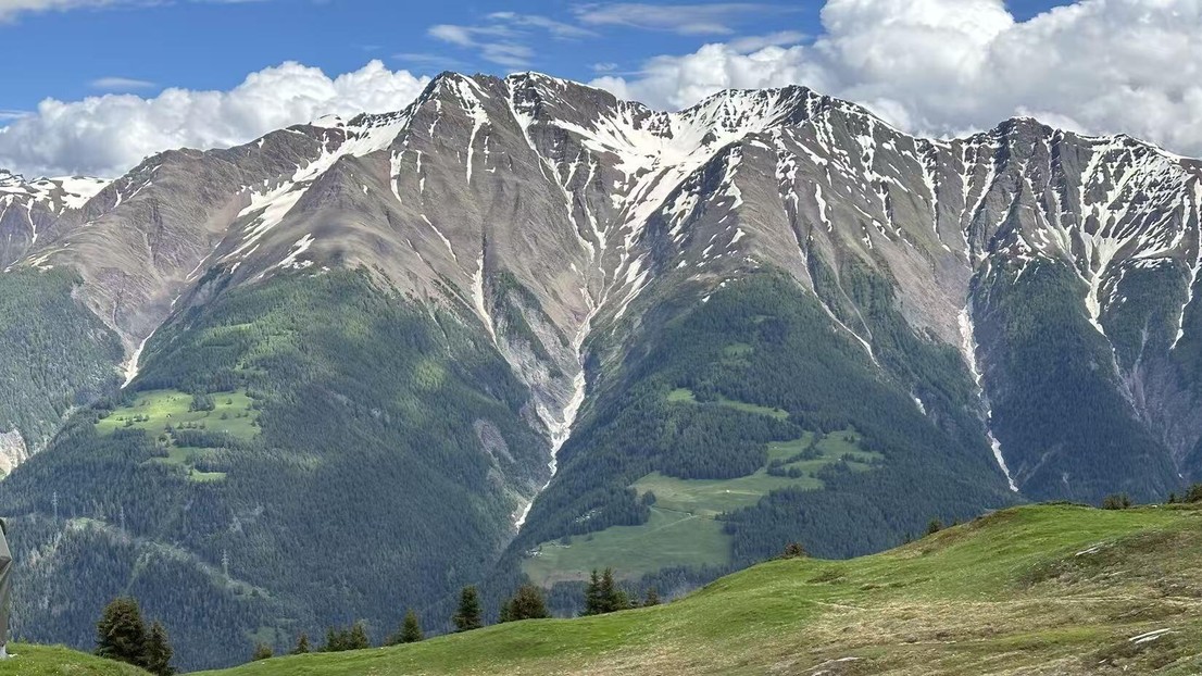 © Mountainous landscape, Valais (image credit: Taiqi Lian)