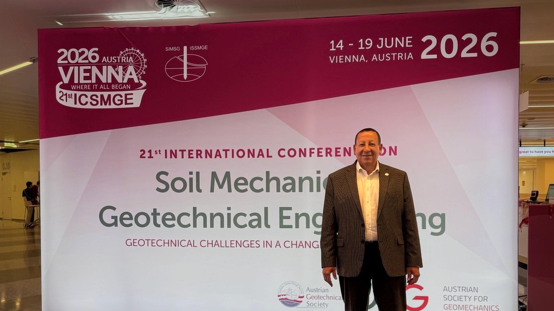Prof. Laloui at ICSMGE26, Vienna © 2026 EPFL