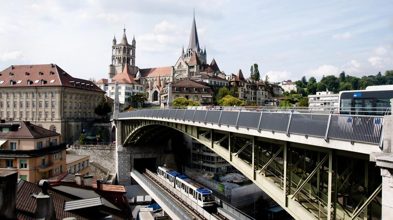 It is important to consider access to public transportation and individuals’ ability to use it in order to better understand mobility choices © iStock