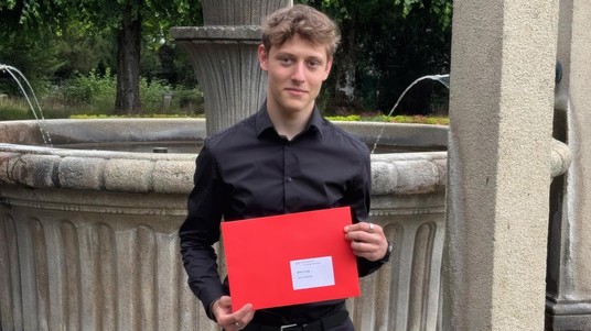 Jorim Schmid reçoit son Prix © 2026 EPFL