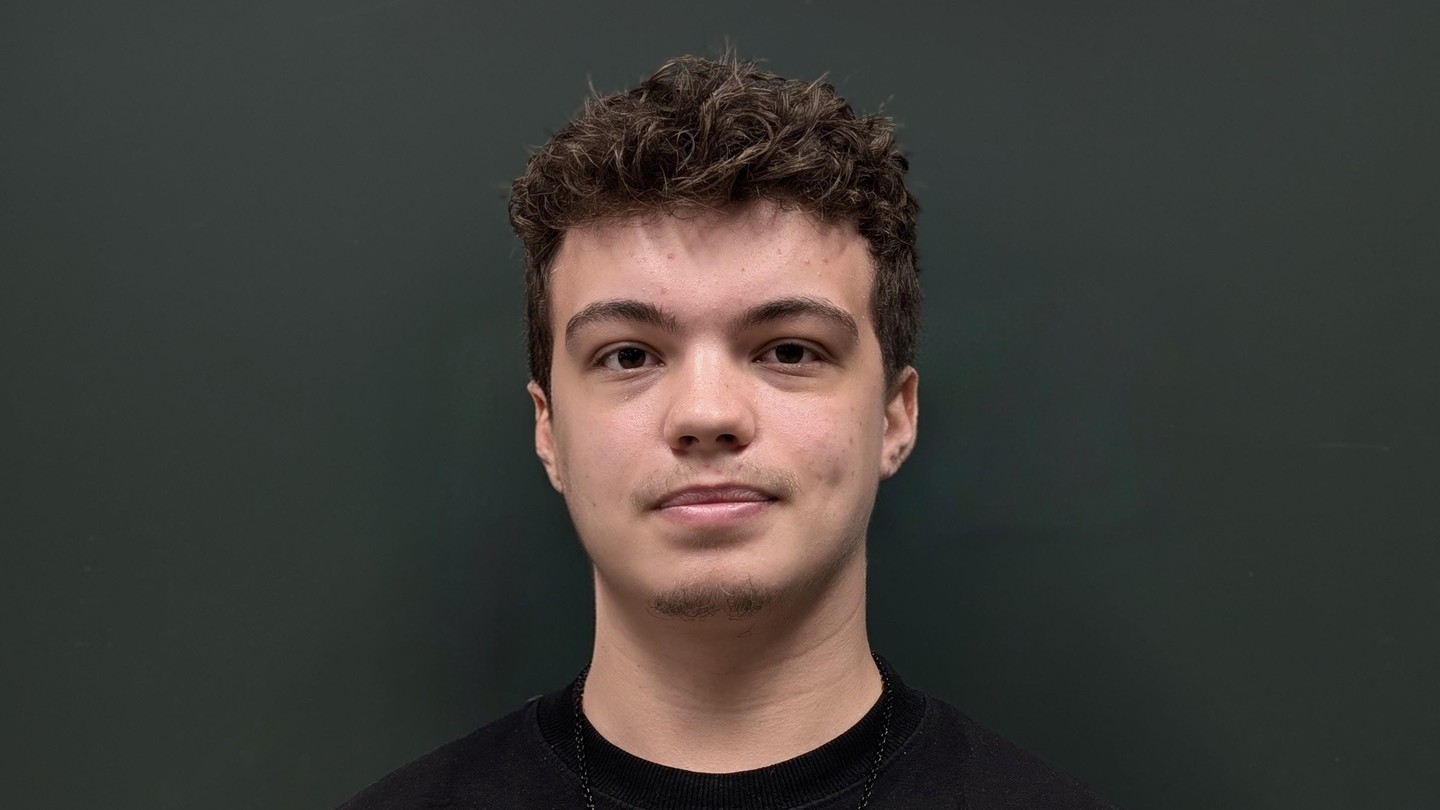 Physics trainee, Julien Birbaum © Brendan Smith  / EPFL 2026