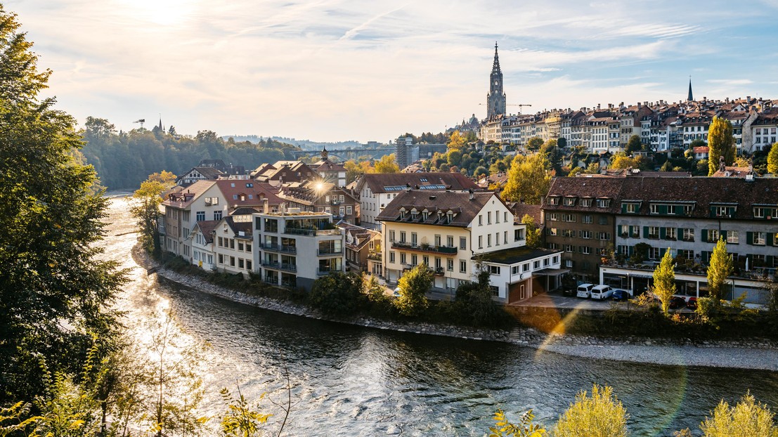 In Bern, the Aare River shapes the city and its recreational activities.© iStock