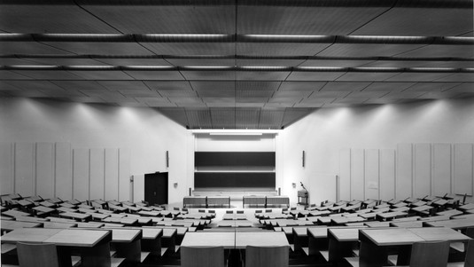 Auditoire 1984 © Henri Germond