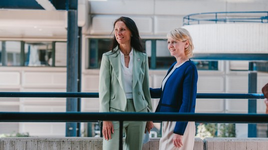 Anna Fontcuberta i Moral et Isabelle Moret lors de la visite des bâtiments le 24 août - 2026 EPFL / Adrien Buttier