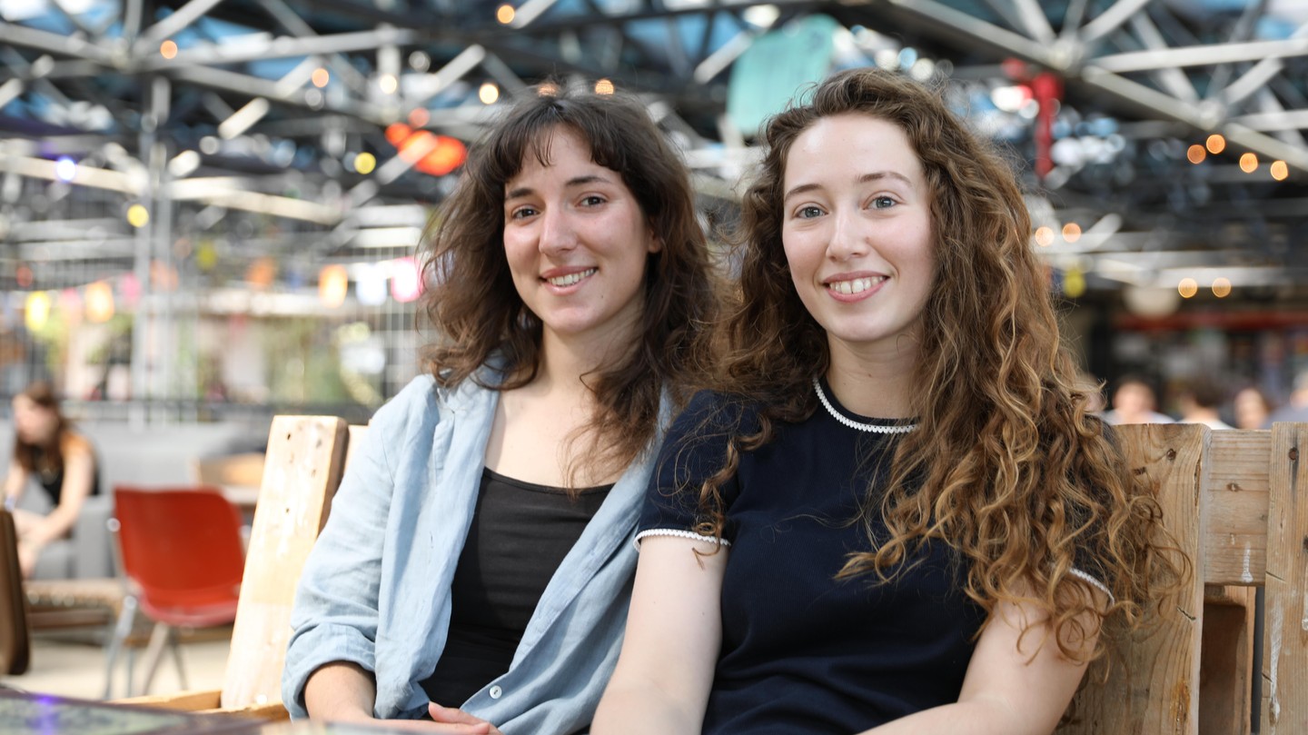 Anabelle Ayma (left) and Quitterie Legrand. 2026 EPFL/Hector Garcia Morales - CC-BY-SA 4.0