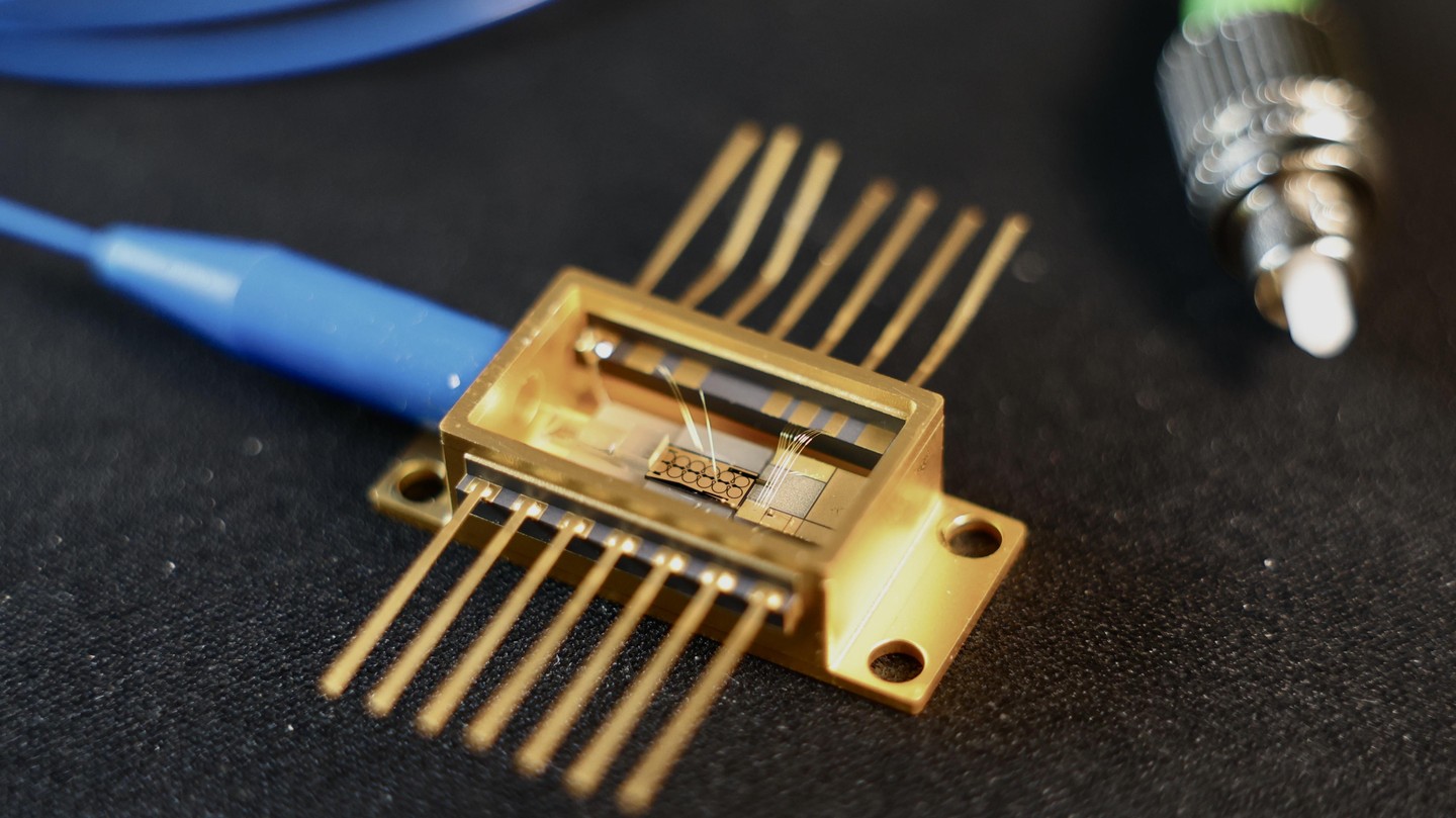 Photonic integrated endlessly self-injection locked laser assembled in a fiber-coupled standard butterfly package. 2026 EPFL/Simone Bianconi - CC-BY-SA 4.0