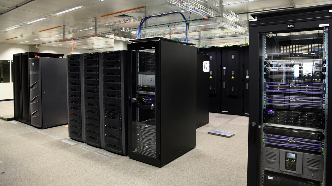Les centres de calcul (ici une salle de serveurs à l'EPFL) consomment des quantités croissantes d'énergie. © Alain Herzog